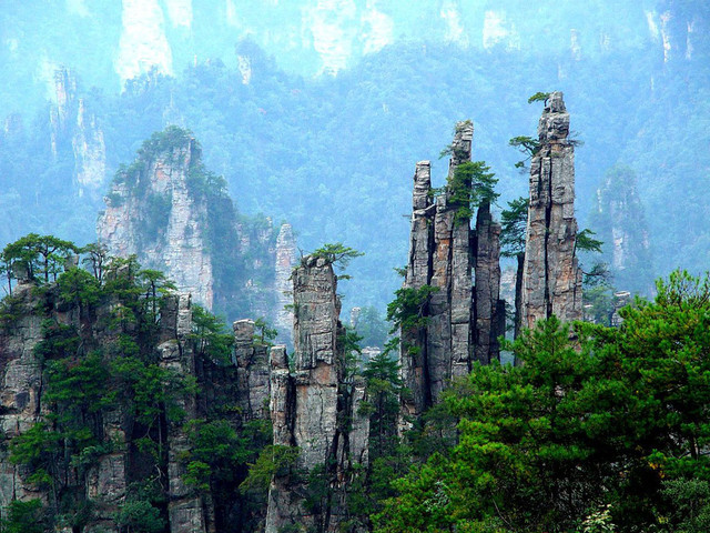 探索张家界，在奇峰异水间办理POS机的旅行故事