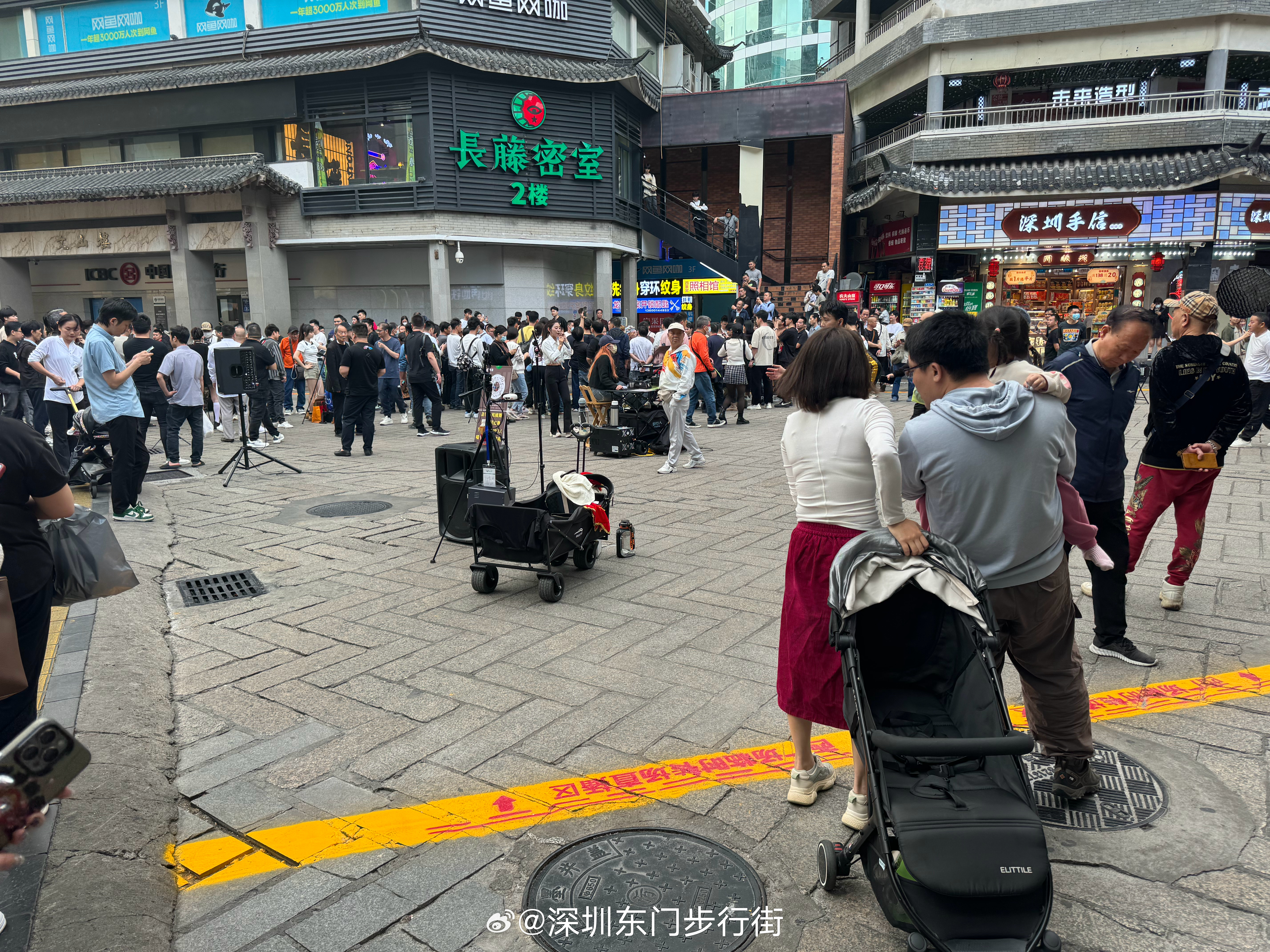 深圳东门商业繁荣背后的移动POS机